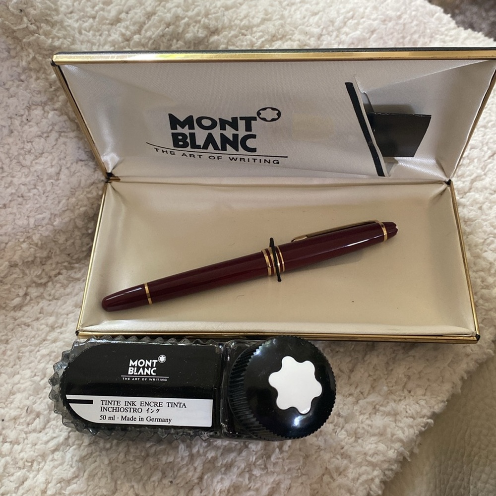 Mont Blanc Burgundy and Gold Pen - Picture 11 of 14